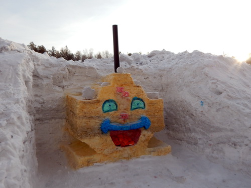 Осужденные колонии ИК-66 создали снежные фигуры