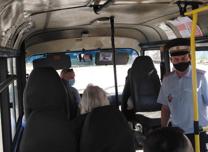 В автобусах Первоуральска проверяют масочный режим
