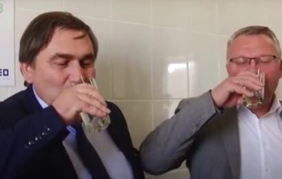 Министр Смирнов и директор Ярин купируют скандал с «плаксами»?