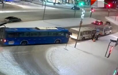 Водитель автобуса бросил девочку на остановке в Первоуральске