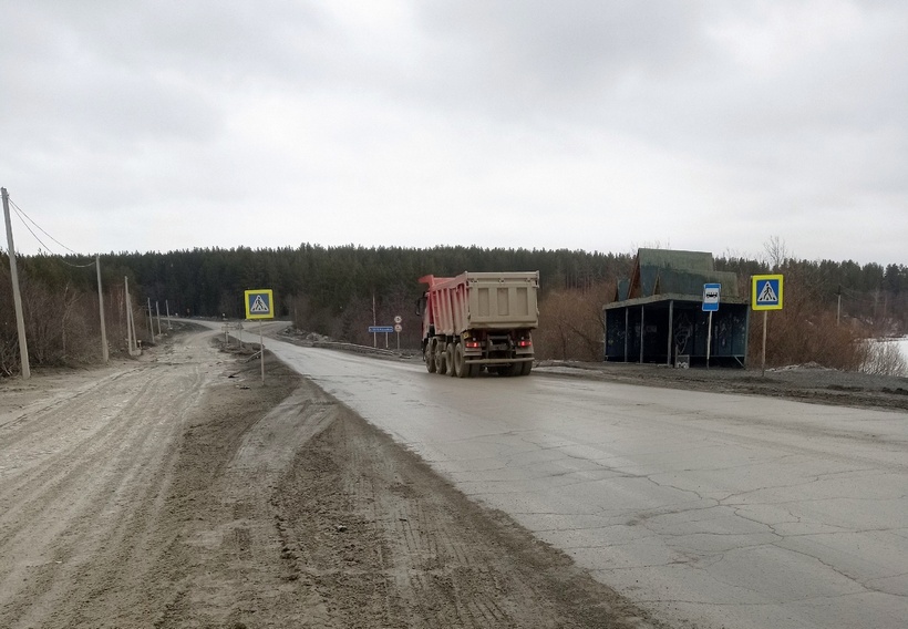 Ужасающая грязь у деревни Крылосово на автодороге Первоуральск-Шаля